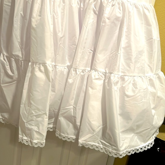 David bridal wedding gown crinoline size 8 white - Picture 3 of 4